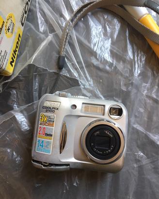 Nikon Coolpix 2100