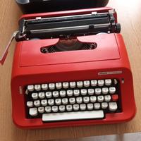 Macchina da scrivere Olivetti lettera 92 rossa