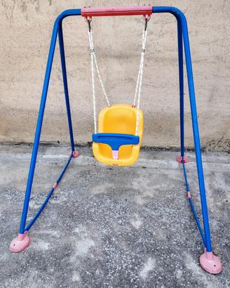 altalena per bambini con struttura autoportante.