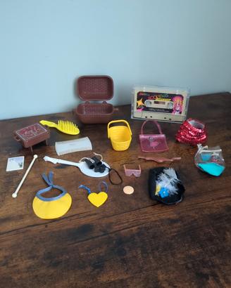 Lotto di circa 20 accessori e gadget Barbie