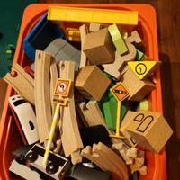 pista treno e costruzioni in legno