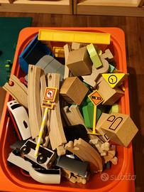 pista treno e costruzioni in legno