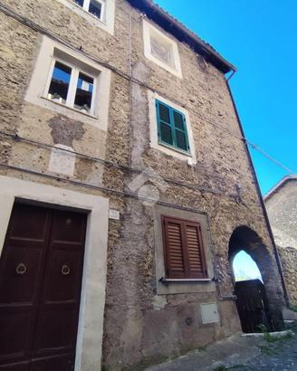 2 LOCALI A SUBIACO