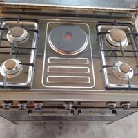 Cucina a gas  in acciao per GPL con girarrosto