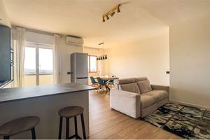 Elegante trilocale arredato con posto auto