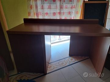 scrivania color ciliegio 