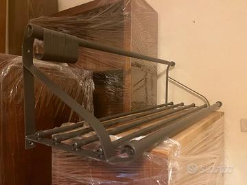 Varie: appendiabiti, mensole e specchio lungo