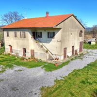 Campiglia M.ma- Casa colonica con HA 10 di terreno