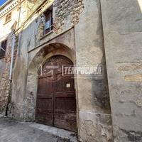 PORZIONE DI CASA CON TERRAZZO