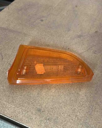PLASTICA FANALE ANTERIORE SX LANCIA BETA 80 +TREVI