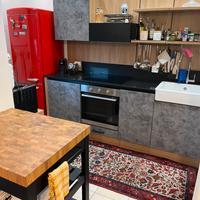 Cucina completa moderna con elettrodomestici