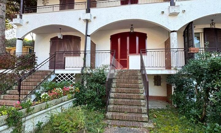 4 LOCALI A COMACCHIO