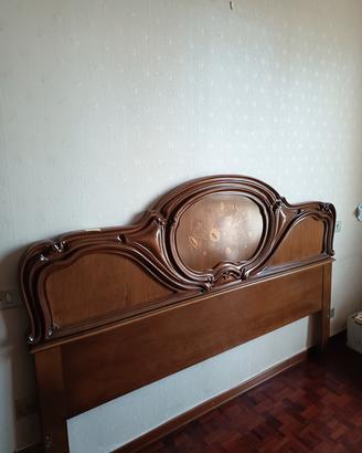 Struttura letto matrimoniale in legno intarsiato 