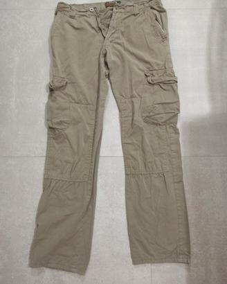 pantaloni verdi con tasche