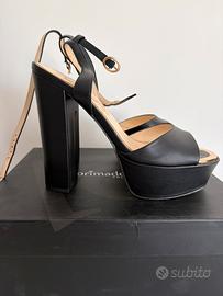 Sandalo elegante nero in vera pelle