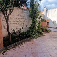 Bivano con cortile privato e posto auto