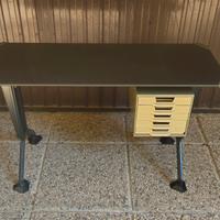 Scrivania Arco di Studio BBPR x Olivetti Synthesis