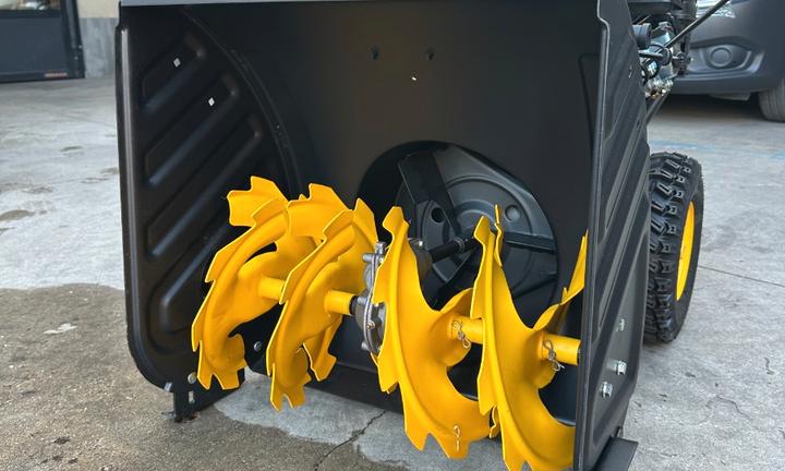 Spazzaneve a Benzina - NUOVO (Mai Usato)
