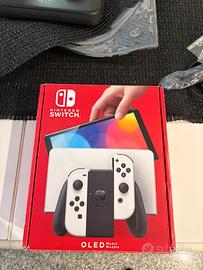 Nintedo switch oled con 4 giochi digitali