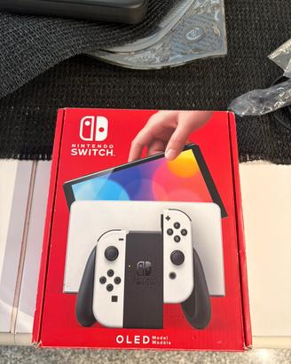Nintedo switch oled con 4 giochi digitali