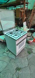 Cucina e forno  Lofra 4 fuochi usata pochissimo!