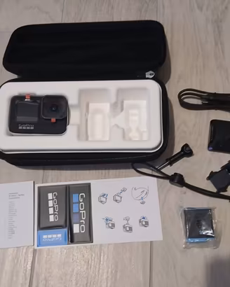 GoPro HERO9 Black 5K + 3-Way Grip/Treppiede 