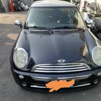 Mini Cooper Anno 2006 Per Ricambi