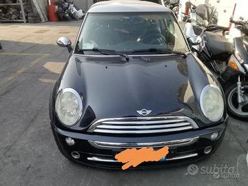 Mini Cooper Anno 2006 Per Ricambi