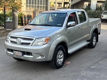 Toyota Hilux 3.0 D-4D aut.4WD 4p. Double Cab SR