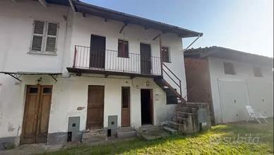 Casa indipendente su tre livelli con cortile