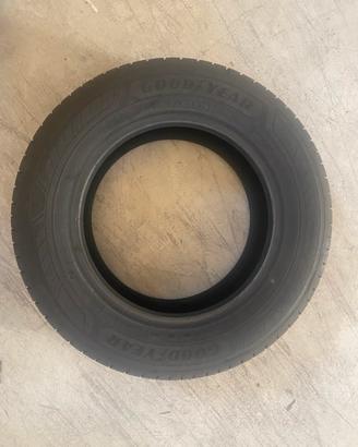 Good year 215/65 R16 109/107T
