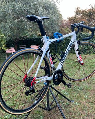 Bici da corsa in carbonio con  R fulcrum racing 0