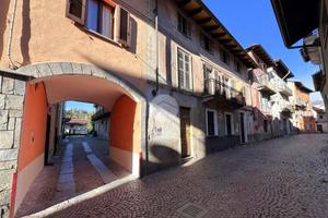 CASA SEMINDIPENDENTE A SAGLIANO MICCA