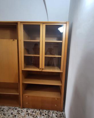 Letto a scomparsa con scrittoio e vetrinetta 