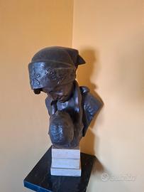 statua della maternità vintage in bronzo