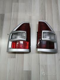 Fanali posteriori pajero v60