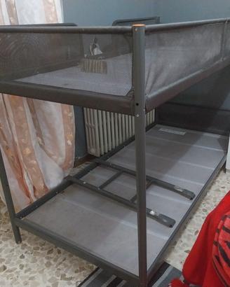 Letto a castello in metallo solido e moderno 