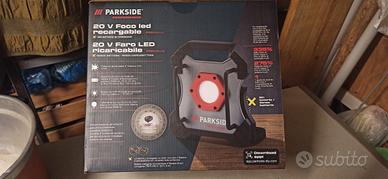 faro led portatile potente Parkside 