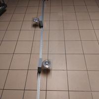 Binario elettrificato con faretti