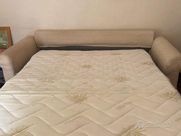 Divano tre posti con letto una piazza e mezzo