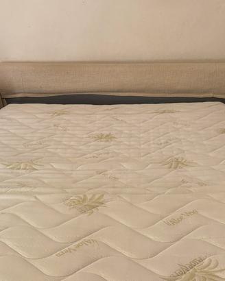 Divano tre posti con letto una piazza e mezzo