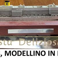 Modellini in scala di navi da crociera