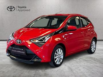 Toyota Aygo 1.0 VVT-i x-play + CERCHI IN LEGA