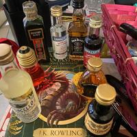 Lotto 8 liquori mignon da collezione