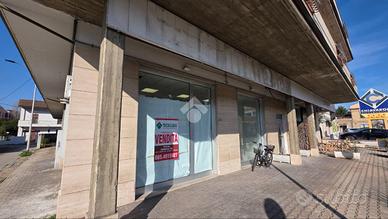 NEGOZIO A MONTESILVANO