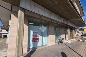 NEGOZIO A MONTESILVANO