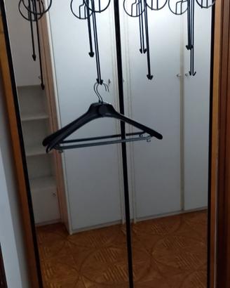 Attaccapanni, mobile tromo, cassapanca con 2 sedie