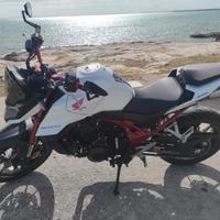 Honda Hornet 750 depotenziata accessoriata