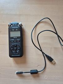Tascam DR-05 Registratore Vocale + Cavo e Pile