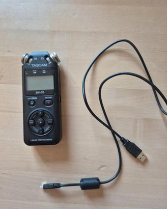 Tascam DR-05 Registratore Vocale + Cavo e Pile
